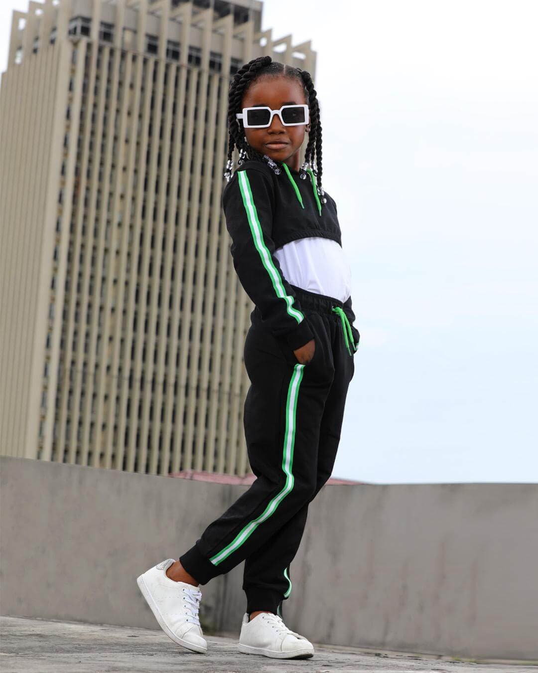 BLACK L/S HOODIE PULLOVER